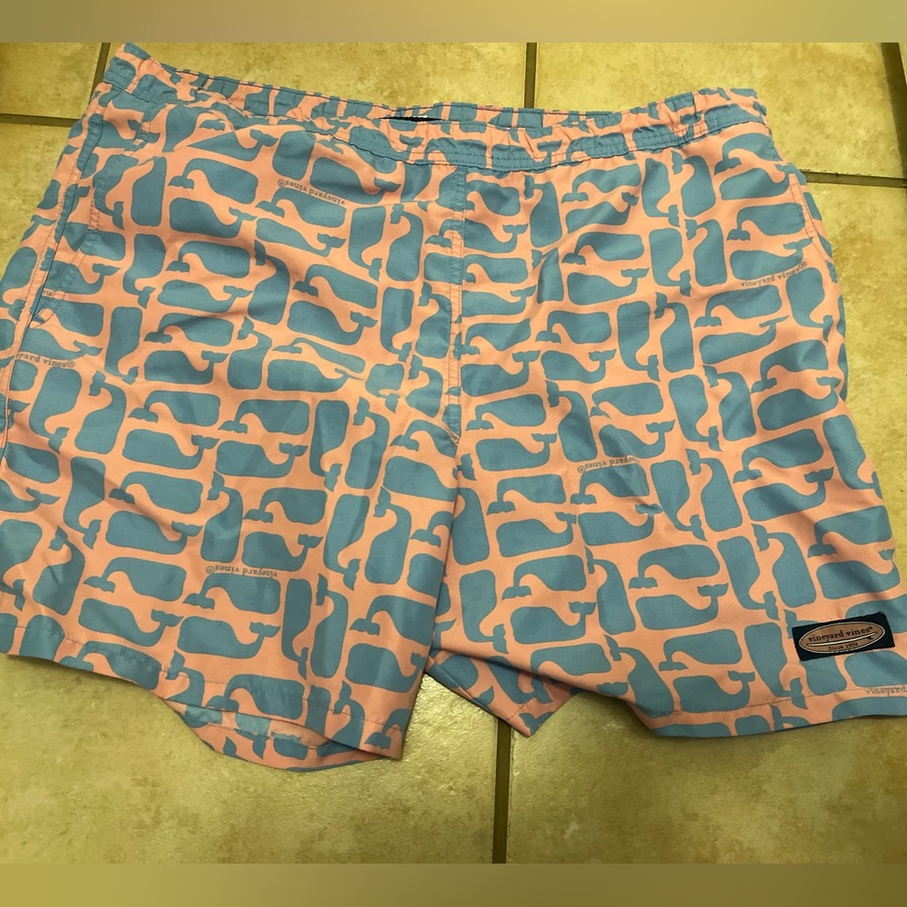 Mens vineyard vine whale pink purple swim trunks